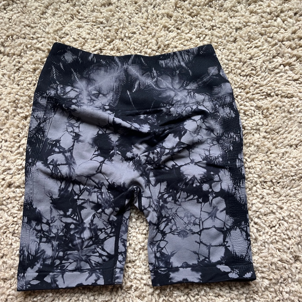 Seamless Tie Dye Scrunch Workout Shorts